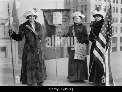 Frau J. Hardy Stubbs, Fräulein Ida Handwerk, Fräulein Rosalie Jones, Suffragetten während Wahlen Wanderungen, Porträt, Bain Nachrichtendienst, 1914 Stockfoto