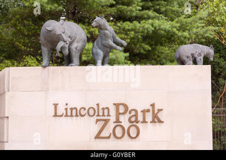 Zeichen und Skulptur des Bären im Lincoln Park Zoo in Chicago, Illinois, USA