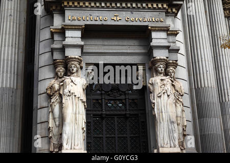 Detail der Eingang des Instituto Cervantes Gebäude, Calle de Alcalá 49, Madrid, Spanien Stockfoto