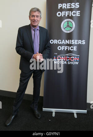 London, UK. 5. Mai 2016. Timothy "Tiff" Needell Timothy britischer Rennfahrer und TV-Moderatorin. Er ist ein ehemaliger Co-Moderator von Top Gear und aktuellen Co-Moderator des fünften Gear.at der London Motor Show Battersea Park 2016. Bildnachweis: Paul Quezada-Neiman/Alamy Live-Nachrichten Stockfoto