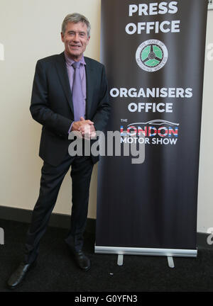 London, UK. 5. Mai 2016. Timothy "Tiff" Needell Timothy britischer Rennfahrer und TV-Moderatorin. Er ist ein ehemaliger Co-Moderator von Top Gear und aktuellen Co-Moderator des fünften Gear.at der London Motor Show Battersea Park 2016. Bildnachweis: Paul Quezada-Neiman/Alamy Live-Nachrichten Stockfoto