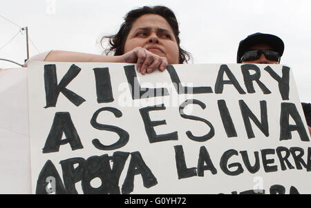 Monterey Park, Kalifornien, USA. 5. Mai 2016. Donnerstag, 5. Mai 2016, Monterey Park, CA, ein Protest gegen Hillary Clinton, der führenden Präsidentschaftskandidat der Demokratischen Partei bei ihrem Besuch am East Los Angeles College findet es. Die Veranstaltung wurde organisiert von Studenten aus verschiedenen akademischen Institutionen aus in und um Los Angeles. RODOLFO DE LUNA Credit: Rodolfo De Luna/Prensa Internacional/ZUMA Draht/Alamy Live News Stockfoto