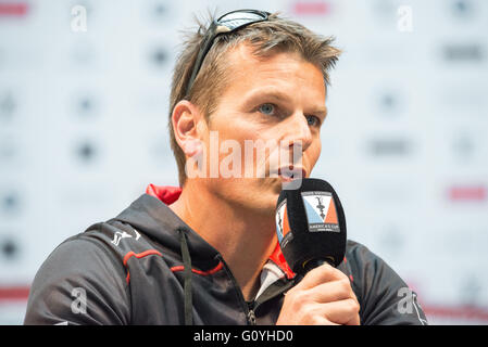 New York, Vereinigte Staaten von Amerika. 5. Mai 2016. Softbank-Team Japan Skipper Dean Barker spricht bei der Pressekonferenz. Die Kapitäne der sechs Boote streitenden für den nächsten Louis Vuitton America Cup - Sport älteste, ununterbrochen verliehen Preis--beteiligte sich an einer Pressekonferenz im Brookfield Place in lower Manhattan, moderiert von Sport Anker Bob Costas vor der kommenden New York City America Cup World Series-Rennen auf dem Hudson River (7 bis 8. Mai). Bildnachweis: Albin Lohr-Jones/Pacific Press/Alamy Live-Nachrichten Stockfoto
