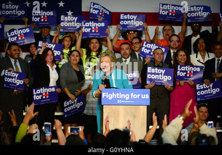 East Los Angeles, Kalifornien, USA. 5. Mai 2016. Demokratischen Präsidentschaftskandidaten Hillary Clinton spricht an Unterstützer während einer Kundgebung der Kampagne am East Los Angeles College auf Donnerstag, 5. Mai 2016 in East Los Angeles. (Foto von Keith Birmingham / Pasadena Star-News) Bildnachweis: San Gabriel Valley Tribune/ZUMA Draht/Alamy Live-Nachrichten Stockfoto