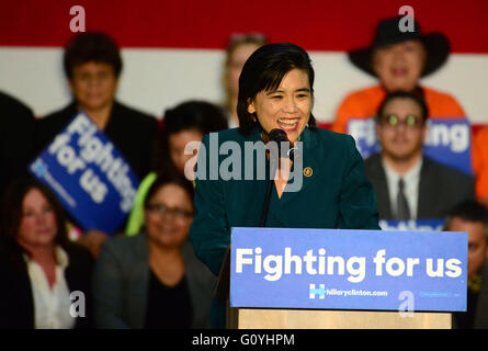 East Los Angeles, Kalifornien, USA. 5. Mai 2016. US Repräsentant für 27. Kongresswahlbezirk Kaliforniens, spricht Judy Chu vor während einer Kundgebung der Kampagne für demokratische Präsidentschaftskandidatin Hillary Clinton am East Los Angeles College auf Donnerstag, 5. Mai 2016 im Osten von Los Angeles. (Foto von Keith Birmingham / Pasadena Star-News) Bildnachweis: San Gabriel Valley Tribune/ZUMA Draht/Alamy Live-Nachrichten Stockfoto