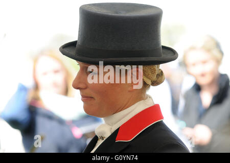 Badminton, UK. 6. Mai 2016. Die 2016 Mitsubishi Motors Badminton Horse Trials. Zara Tindall in der Dressur-Phase am 2. Tag. Mitsubishi Motors Badminton Horse Trials statt 5.-8. Mai. Bildnachweis: Jonathan Clarke/Alamy Live-Nachrichten Stockfoto