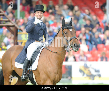 Badminton, UK. 6. Mai 2016. Mitsubishi Motors Badminton Horse Trials. CCI4. Ben Hobday [GBR] Reiten Mulrys Fehler Credit: Julie Priestley/Alamy Live News Stockfoto