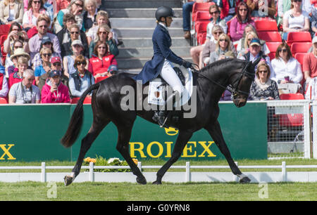 Badminton, South Gloucestershire, England, 6. Mai 2016, Emily King und ihr Pferd Brooklleigh nehmen Sie Teil an der Dressur-Phase von Mitsubishi Motors Badminton Horse Trials 2016. Dressur ist eine erweiterte Form des Reitens, dass Tests, die Pferd und Reiter, wie sie schwierige Manöver basiert auf natürlichen Bewegungen des Pferdes durchzuführen. Bildnachweis: Trevor Holt / Alamy Live News Stockfoto