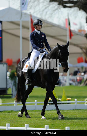 Badminton, UK. 6. Mai 2016.  Die 2016 Mitsubishi Motors Badminton Horse Trials. Emily King Brookleigh während der Dressur Reiten, am Tag2 des 2016 legen Mitsubishi Motors Badminton Horse Trials stattfindenden 5.-8. Mai. Bildnachweis: Jonathan Clarke/Alamy Live-Nachrichten Stockfoto