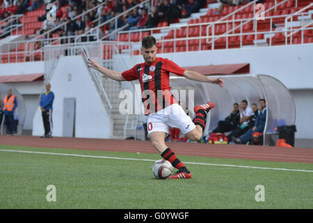 Gibraltar, wurden 6. Mai 2016 - Lincoln rot Imps offiziell als Gibraltar Football League Champions für die 14. Saison in Folge gekürt. Lincoln, die Tabelle mit 8 Pointshad bereits führte, beanspruchte den Titel mit letzten Wochen gewinnen. Sie hinzugefügt dennoch eine weitere 3 Punkte auf ihr Konto gegen Manchester 62 4-0. Lincoln rot Imps werden jetzt in der UEFA Champions League zunächst Runde Qualifikation spielen. Sie erhielten ihre 14. Liga Titel Schild nach dem Spiel. Bildnachweis: Stephen Ignacio/Alamy Live-Nachrichten Stockfoto