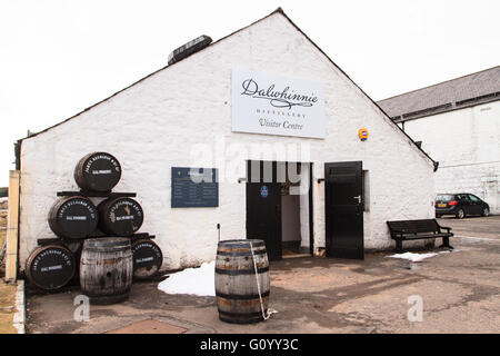 Exterieur der Dalwhinnie Destillerie Besucherzentrum in Highland, Schottland, die höchsten Brennerei im Hochland. Stockfoto