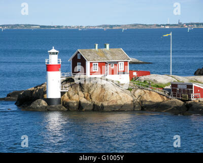 Gaveskar Leuchtturm in der Nähe von Insel von Vinga leitet Schiffe durch Wasserstraße von Kattegat, Nordsee, Gota Alv, Schweden Stockfoto