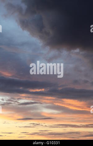 Rosa Sonnenuntergang bei Whitepark Bay Strand, Antrim, Nordirland Stockfoto