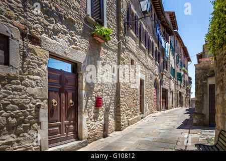 Schöne Straße der faszinierenden Stadt Cortona in der Toskana, Italien Stockfoto
