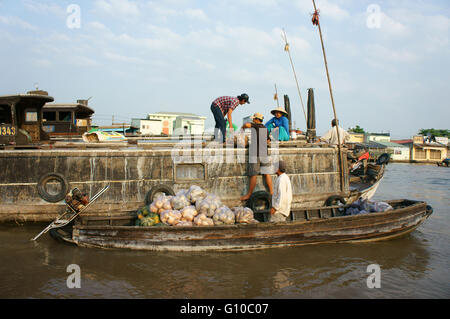 THO, kann Vietnam, überfüllten Atmosphäre auf Cai Rang schwimmende Markt, am Bauernmarkt, Mekong-Delta, Cantho, Vietnam handeln Stockfoto