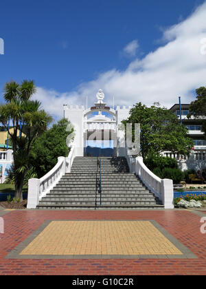 War Memorial & Schritte in Picton, Südinsel, Neuseeland Stockfoto