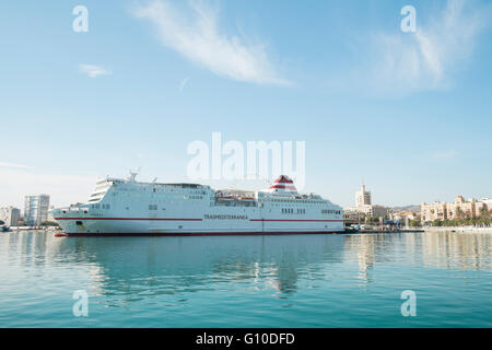 Transmediterranea. Fähre zwischen Málaga - Melilla. Hafen von Málaga, Spanien Stockfoto