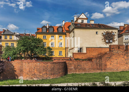 Die alte Stadtmauer befindet sich in der Altstadt von Warschau, rekonstruiert von 1953 bis 1963, Masowien, Polen, Europa Stockfoto