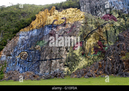 Vinales, Tal in Pinar Del Rio, Kuba ist ein UNESCO-Weltkulturerbe seit 1999 die Vorgeschichte Wandbild in der Wand gemalt eine Stockfoto