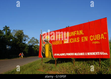 Viñales revolutionäre Straßenschild. Unabhängigkeit Kubas sozialistischen Propaganda-Plakat. KUBA. Stockfoto