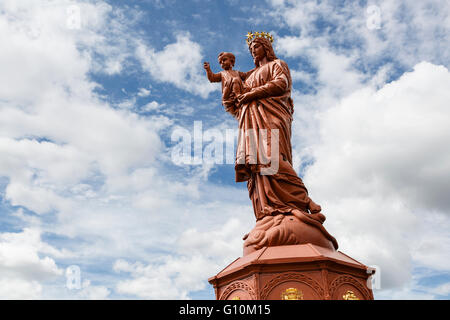 Statue von Notre Dame de France, Rocher Corneille, Le Puy-En-Velay, Haute-Loire, Frankreich Stockfoto