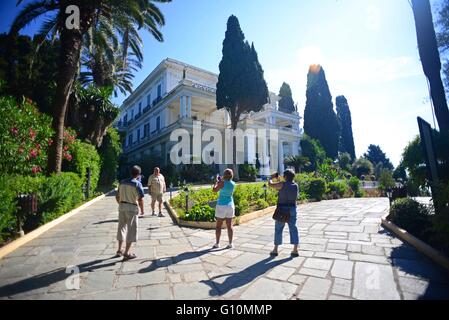 Das Achilleion Palast im Dorf Gastouri (Sissis geliebte Griechische Sommer Palast), Korfu, Griechenland Stockfoto