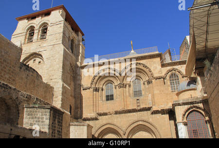 Haupteingang der Kirche des Heiligen Grabes in der Christian Quarter in der Altstadt von Jerusalem Israel mit Textfreiraum. Stockfoto