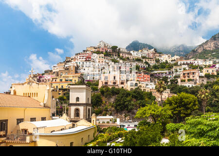 Bunte Häuser am Berg, Positano, Italien, Amalfi-Küste Stockfoto
