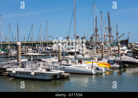 Boote angedockt an der St. Augustine Municipal Marina in St. Augustine, Florida. Stockfoto
