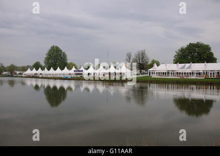 Badminton, UK. 7. Mai 2016. Die 2016 Mitsubishi Motors Badminton Horse Trials. Gesamtansicht vor der Cross Country-Phase an Tag3 von Mitsubishi Motors Badminton Horse Trials, die nehmen Platz 5.-8. Mai. Bildnachweis: Jonathan Clarke/Alamy Live-Nachrichten Stockfoto