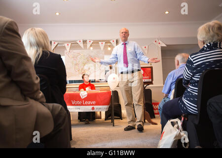 Brockenhurst Hampshire UK. 7. Mai 2016. Pro-Austritt MP Chris Grayling konservative und Leiter des House Of Commons, bei einer Abstimmung verlassen Kampagne Rallye und öffentliche Versammlung in Brockenhurst, Hampshire, UK Credit: Jeff Gilbert/Alamy Live News Stockfoto