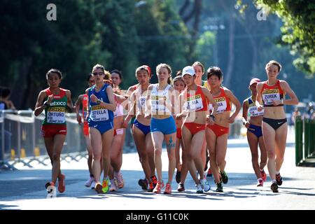 Rom, Italien. 7. Mai 2016. Während das Rennen der Frauen 10km U20 final bei der Geher-Team Weltmeisterschaften in Rom, Italien, 7. Mai 2016 messen sich Athleten. Bildnachweis: Jin Yu/Xinhua/Alamy Live-Nachrichten Stockfoto