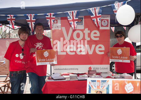 pro Brexit lassen Aktivisten bei Street stall uk Stockfoto