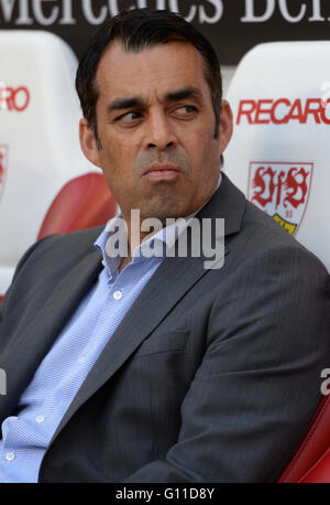 Stuttgart, Deutschland. 7. Mai 2016. Stuttgarts Sportdirektor Robin Dutt vor dem deutschen Fußball-Bundesliga-Fußball-match zwischen VfB Stuttgart und FSV Mainz 05 in der Mercedes-Benz-Arena in Stuttgart, Deutschland, 7. Mai 2016. Foto: DENIZ CALAGAN/Dpa (EMBARGO Bedingungen - Achtung - aufgrund der Akkreditierungsrichtlinien der DFL nur erlaubt die Veröffentlichung und Nutzung von bis zu 15 Bilder pro im Internet und in Online-Medien während des Spiels Match) / Dpa/Alamy Live News Stockfoto