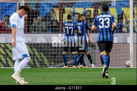 Mailand, Italien. 7 Mai, 2016: Ivan Perisic feiert nach seinem Tor in der Serie A Fußballspiel zwischen FC Internazionale und Empoli FC. Bildnachweis: Nicolò Campo/Alamy Live-Nachrichten Stockfoto