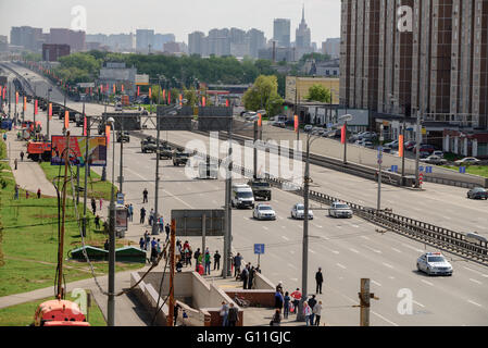 Russia.7th Mai 2016. Militärische Technik kommen wieder nach Basisstandort von allgemeinen Sieg Parade Tryout durch Moskauer Straße - Zvenigorodskoe Chaussee 7 kann 2016 Credit: Dmitry Evteev/Alamy Live News Stockfoto