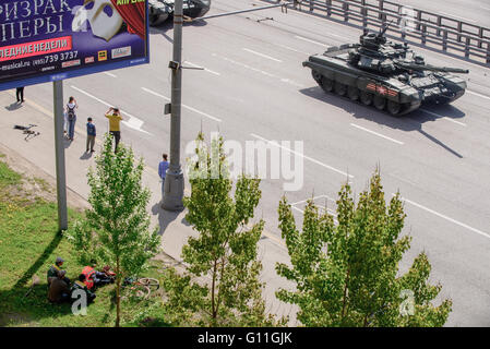 Russia.7th Mai 2016. Militärische Technik kommen wieder nach Basisstandort von allgemeinen Sieg Parade Tryout durch Moskauer Straße - Zvenigorodskoe Chaussee 7 kann 2016 Credit: Dmitry Evteev/Alamy Live News Stockfoto