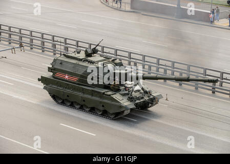 Russland. 7. Mai 2016. Militärische Technik kommen wieder nach Basisstandort von allgemeinen Sieg Parade Tryout durch Moskauer Straße - Zvenigorodskoe Chaussee 7 kann 2016 Credit: Dmitry Evteev/Alamy Live News Stockfoto