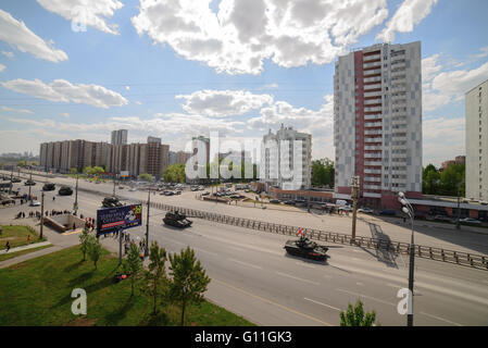 Russland. 7. Mai 2016. Militärische Technik kommen wieder nach Basisstandort von allgemeinen Sieg Parade Tryout durch Moskauer Straße - Zvenigorodskoe Chaussee 7 kann 2016 Credit: Dmitry Evteev/Alamy Live News Stockfoto