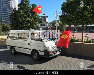 AUCKLAND, Mai 7: Banner des sozialistischen Aotearoa, ein Aktivist Organisation der Anti-kapitalistischen Arbeiter und Studenten auch in der Gewerkschaftsbewegung beteiligt als Aktivisten, Teilnehmer und Organisatoren auf Aotea Square in Auckland, Neuseeland auf Samstag, 7. Mai 2016. Stockfoto