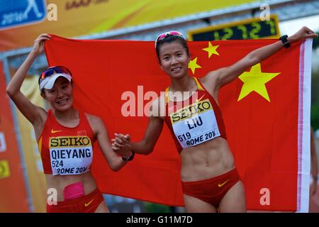 Rom, Italien. 7. Mai 2016. Chinas Liu Hong(R) und Qieyang Shijie feiern im 20km-Senior Frauen-Finale bei den IAAF World Race Walking Team Championships Rom 2016 in Rom, Italien, 7. Mai 2016. © Jin Yu/Xinhua/Alamy Live-Nachrichten Stockfoto