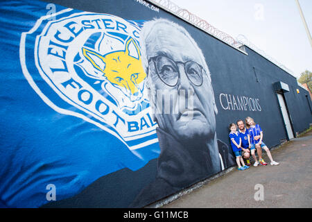 Leicester City, Großbritannien. 7. Mai 2016. Streetart-Künstler Richard Wilson hat einen riesigen Claudio Ranieri auf einer Wand in Leicester und als Hommage an die atemberaubende Leistung Gewinn der Premier League 2015/2016 Wandbild. Bildnachweis: Alberto Grasso/Alamy Live-Nachrichten Stockfoto