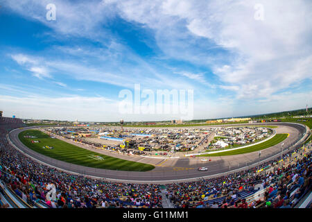 Kansas City, KS, USA. 14. März 2015. Kansas City, KS - 7. Mai 2016: Einen Überblick über die Rennstrecke am GoBowling 400-Wochenende auf dem Kansas Speedway in Kansas City, KS. © Csm/Alamy Live-Nachrichten Stockfoto