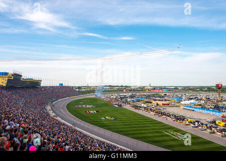 Kansas City, KS, USA. 14. März 2015. Kansas City, KS - 7. Mai 2016: der Flug über die GoBowling 400-Wochenende auf dem Kansas Speedway in Kansas City, KS. © Csm/Alamy Live-Nachrichten Stockfoto