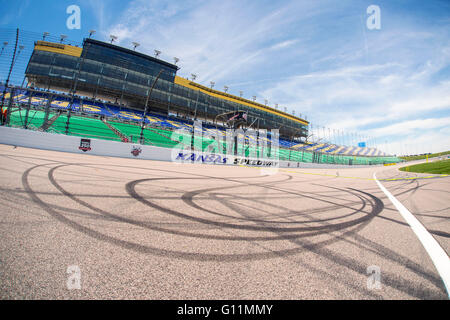 Kansas City, KS, USA. 14. März 2015. Kansas City, KS - 7. Mai 2016: Eine allgemeine Ansicht des Kansas Speedway am Wochenende auf dem Kansas Speedway in Kansas City, KS GoBowling 400. © Csm/Alamy Live-Nachrichten Stockfoto