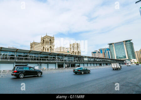 Baku, Aserbaidschan. 7. Mai 2016. Ein Überblick über die Strecke und Pit Lane im Bau in Vorbereitung auf die Baku Formula One Grand Prix mit Hintergrund Freiheitsplatz voraussichtlich am 17. Juni statt. Bildnachweis: Aziz Karimow/Alamy Live-Nachrichten Stockfoto