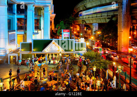 Blick auf den Erawan-Schrein von oben, Bangkok, Thailand Stockfoto