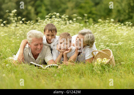 süß lächelnd Familie Stockfoto