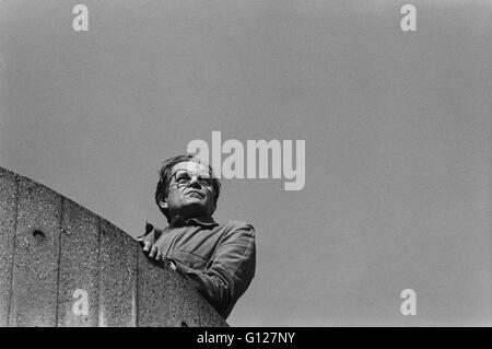 Archiv Bild des Fotografen Jorge Lewinski, fotografiert 1921 – 2008, auf der South Bank Centre, London, von Mark Dunn, 1979 Stockfoto