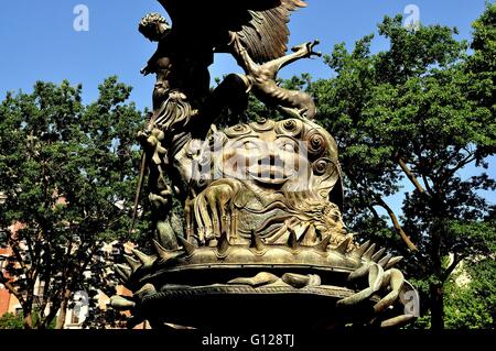 New York City Detail des Brunnens Ruhe in die Cathedral Church of St. John the Divine Gärten in Amsterdam Stockfoto